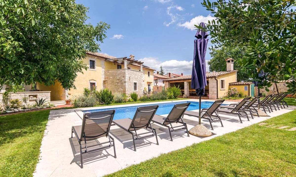 Orbanici Villa | Villa Ive - rural house with a pool and spacious garden