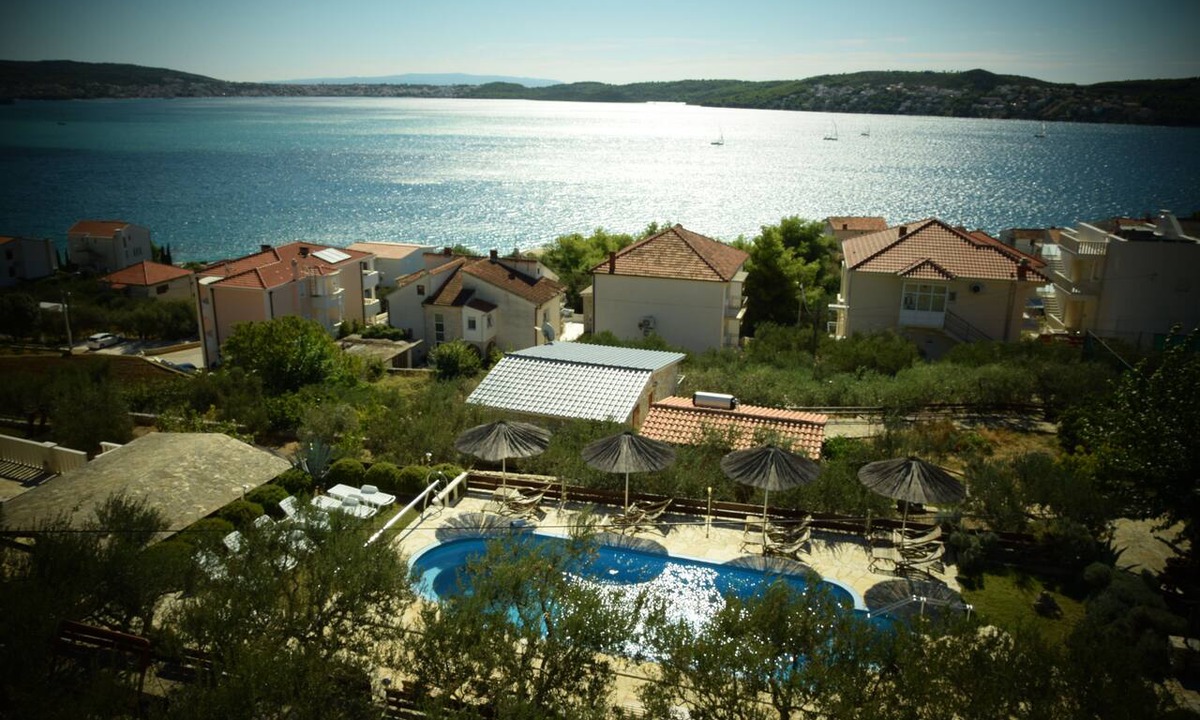 Seget Donji Apartment | Villa Julio spacious first floor apartment with a great terrace