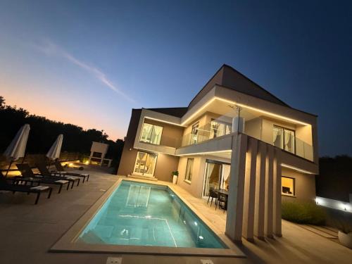 Garica Villa | Villa La Vie