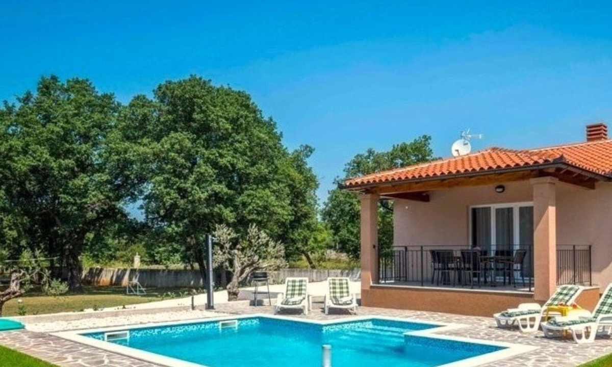 Gajana Villa | Villa Leona by Villas Guide