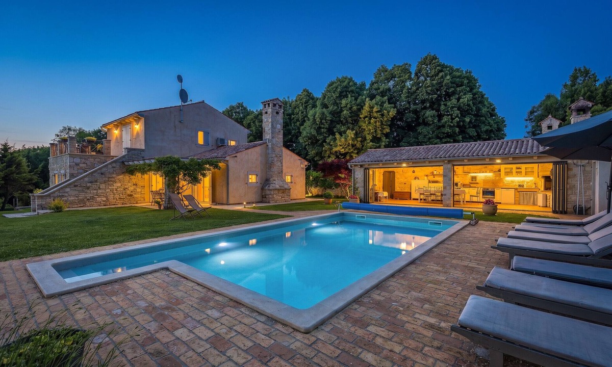 Prodol Villa | Villa Lipa for 8 persons near Pula with 41 m2 heated pool, beautiful garden, sauna & kids playground