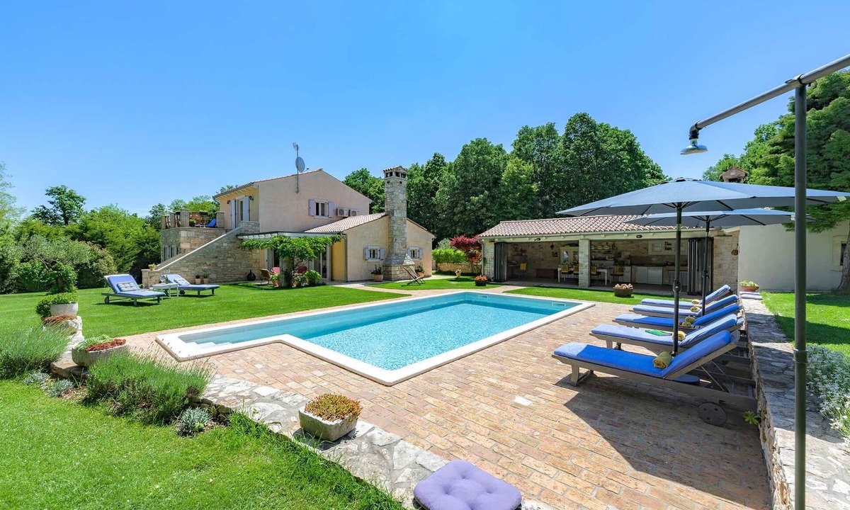 Prodol Villa | Villa Lipa with Heated Pool, Sauna & Wine Cellar