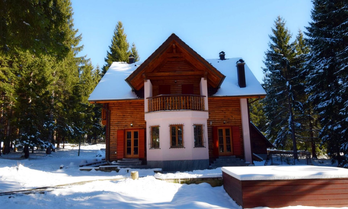 Mrkopalj Villa | Villa Luxury Love Chalet by Villas Guide