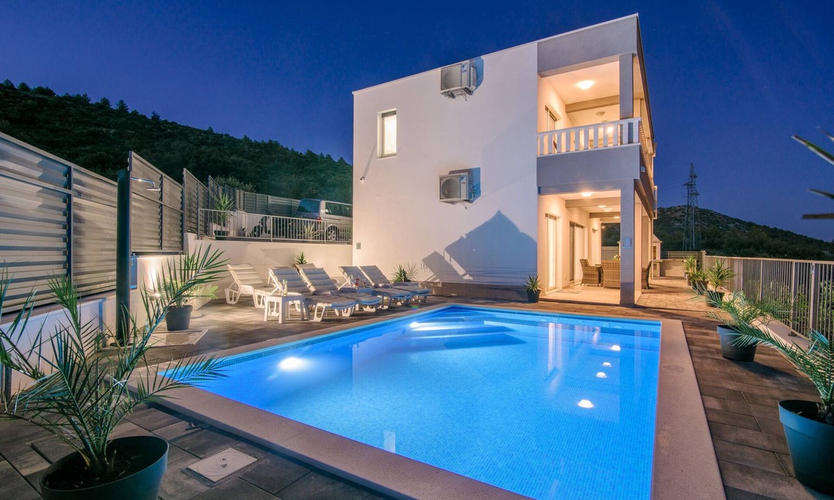 Marina Villa | Villa Mari with private pool