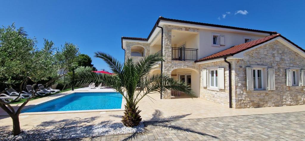 Pinezici Villa | Villa Martina s bazenom,5 soba