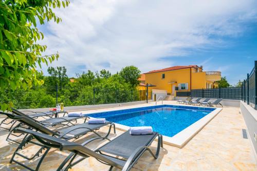 Sestanovac House | Villa Mile-with private heated pool