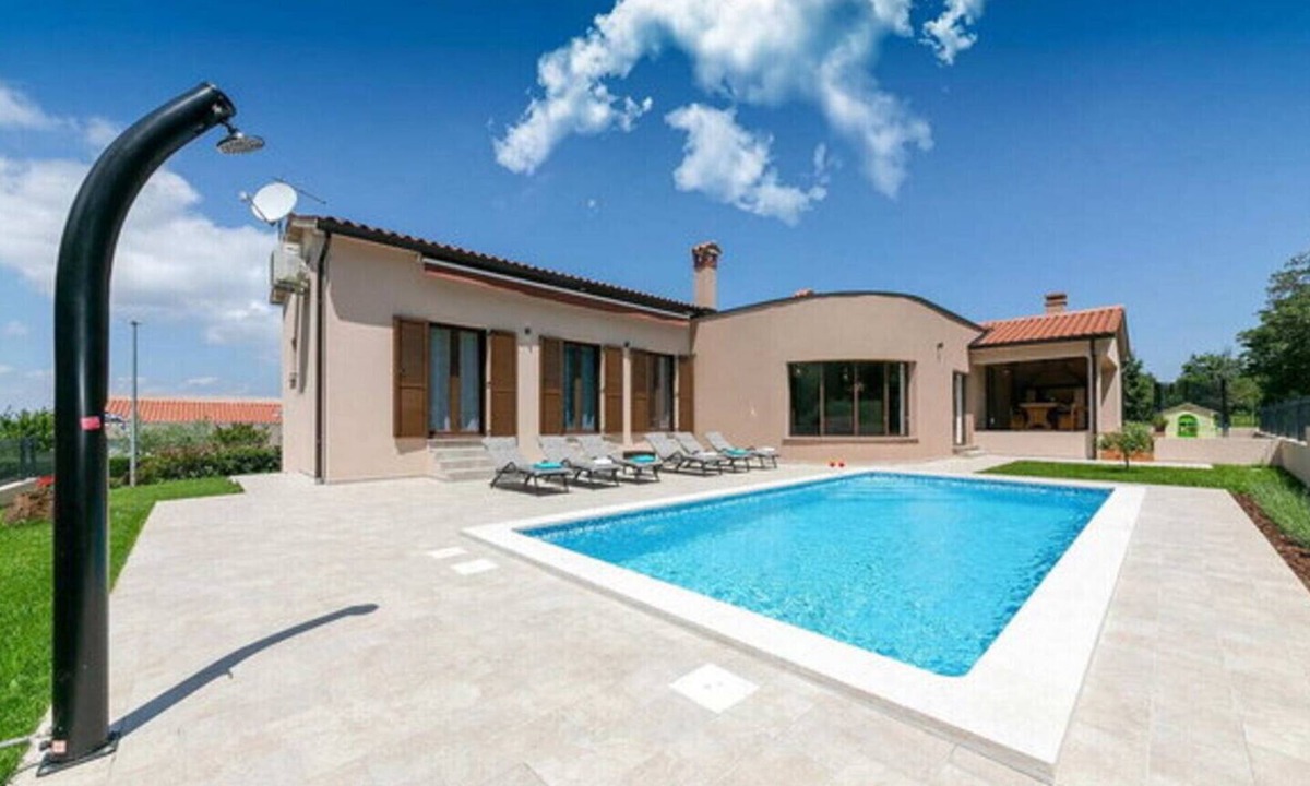 Kapelica Villa | Villa Milica near Labin for 8 people with private pool & kids playground - pet friendly