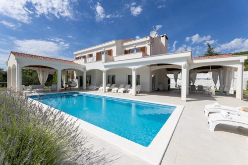 Sestanovac Villa | Villa Olivia - Peaceful Family Paradise Near Beach