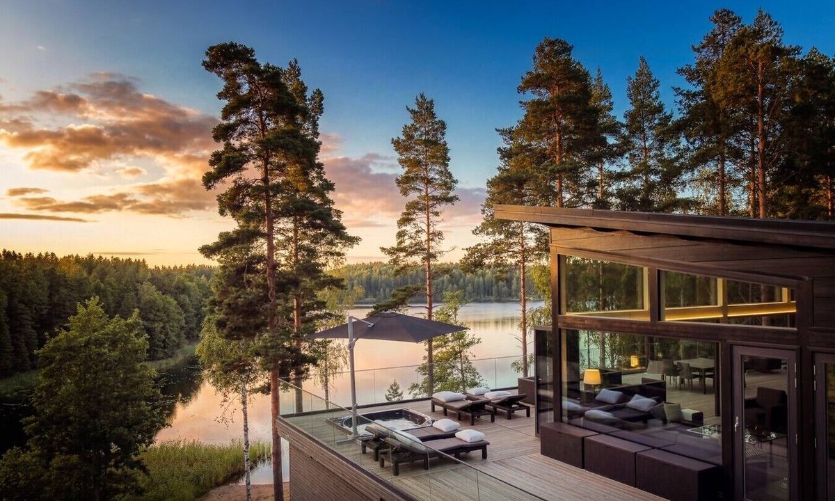Lohja House | Villa Padel - Premium Lakeside Residence & Grounds
