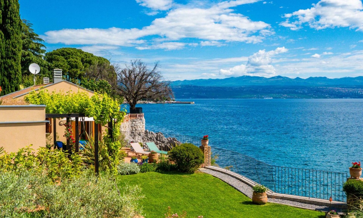 Lovran Villa | Villa Perfect house beachfront by Villas Guide