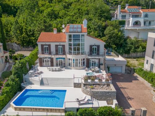 Pobri Villa | Villa Piano with Stunning View, heated outdoor pool & gaming room