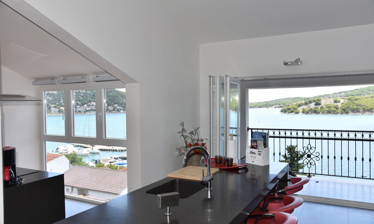 Tijesno Apartment | Villa Pina Tisno * Penthouse apartment by the sea 140 m2 in Tisno-Dalmatia