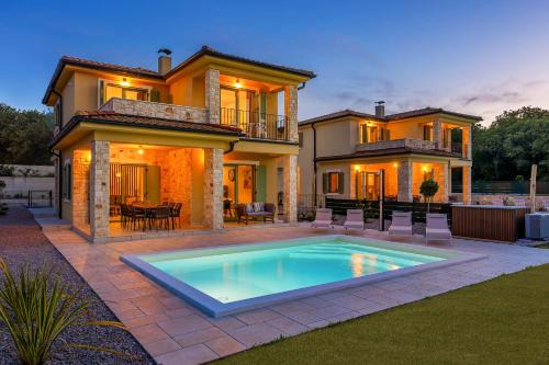 Vrbnik Villa | Villa Pinaza with pool, hot tube and sea view