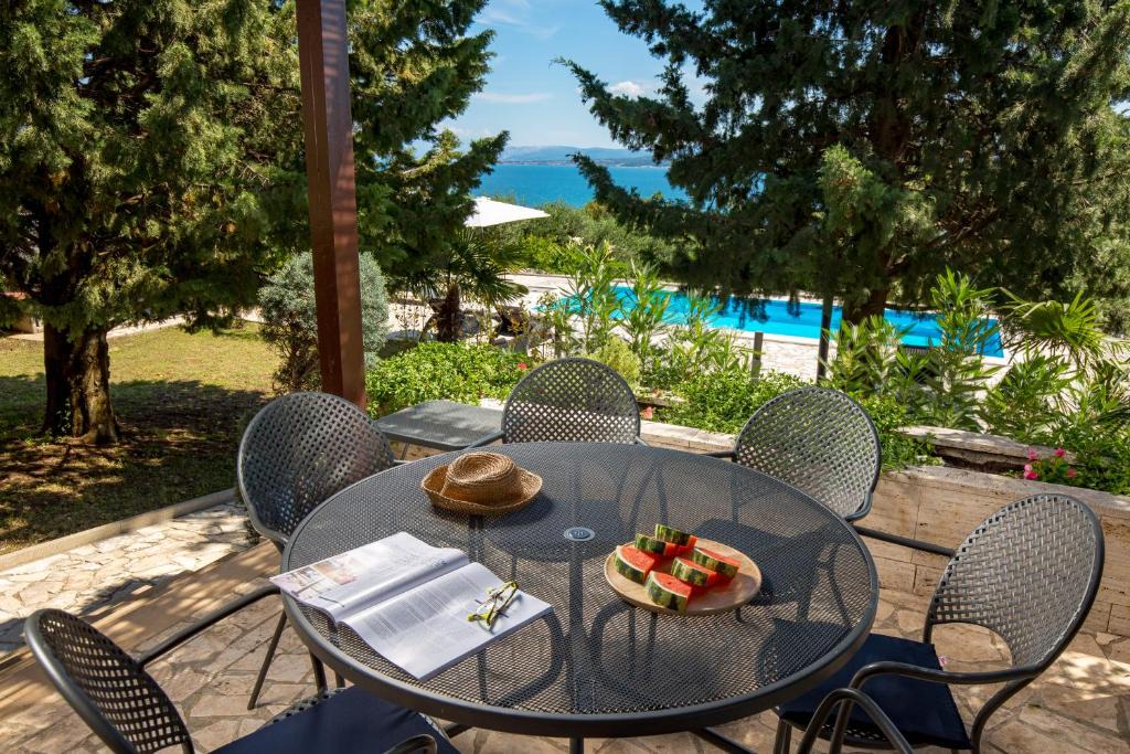 Jadranovo House | Villa Pinia Holiday home with a pool
