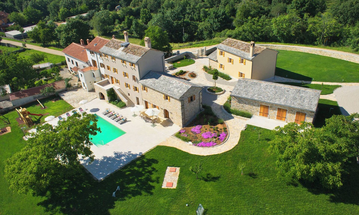 Makovci Villa | Villa Poropati, Groznjan - Luxury Countryside Estate up to 19 persons 80m2 pool