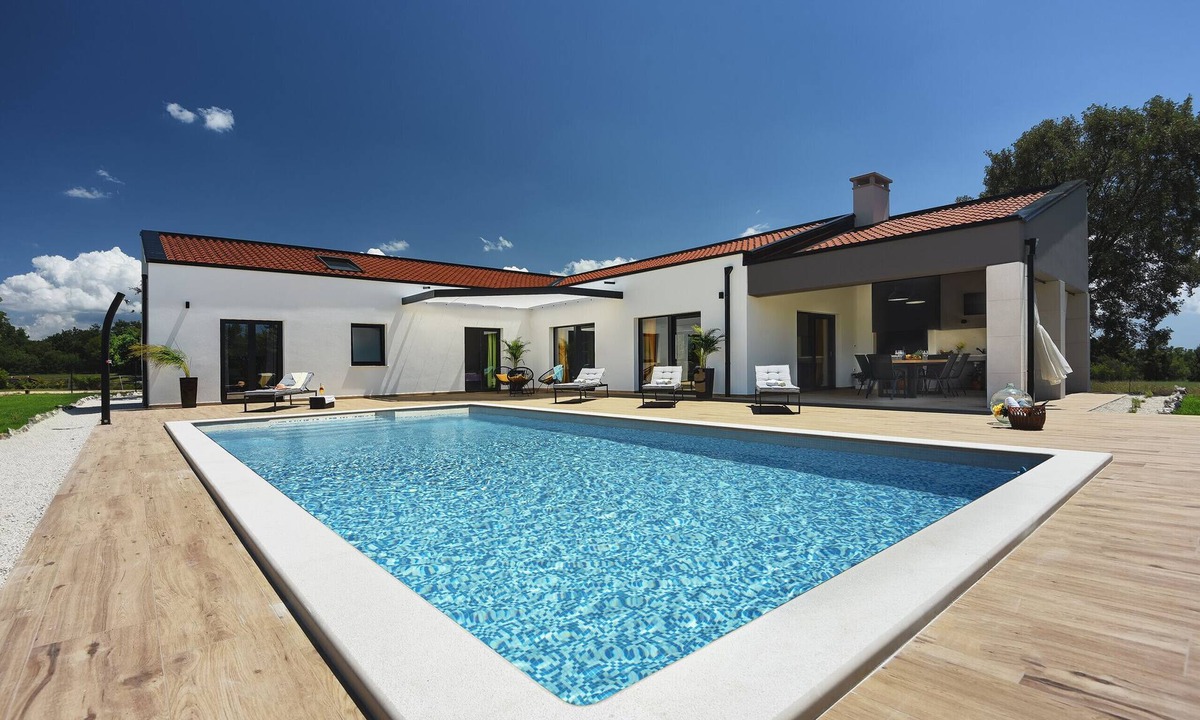 Hrboki Villa | Villa Radola Residence only 3 km from beach for 6 people with private pool & large garden