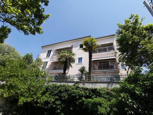 Dramalj Apartment | VILLA SARA apartments 50 m from the beach, with balcony, AC, private parking