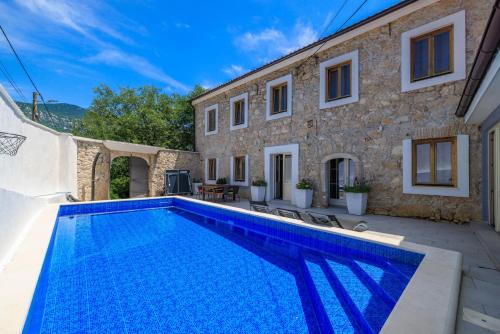 Tribalj Villa | Villa Stone castle