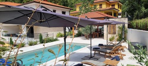 Veprinac Villa | Villa Suzana with Heated Pool and outdoor billiards
