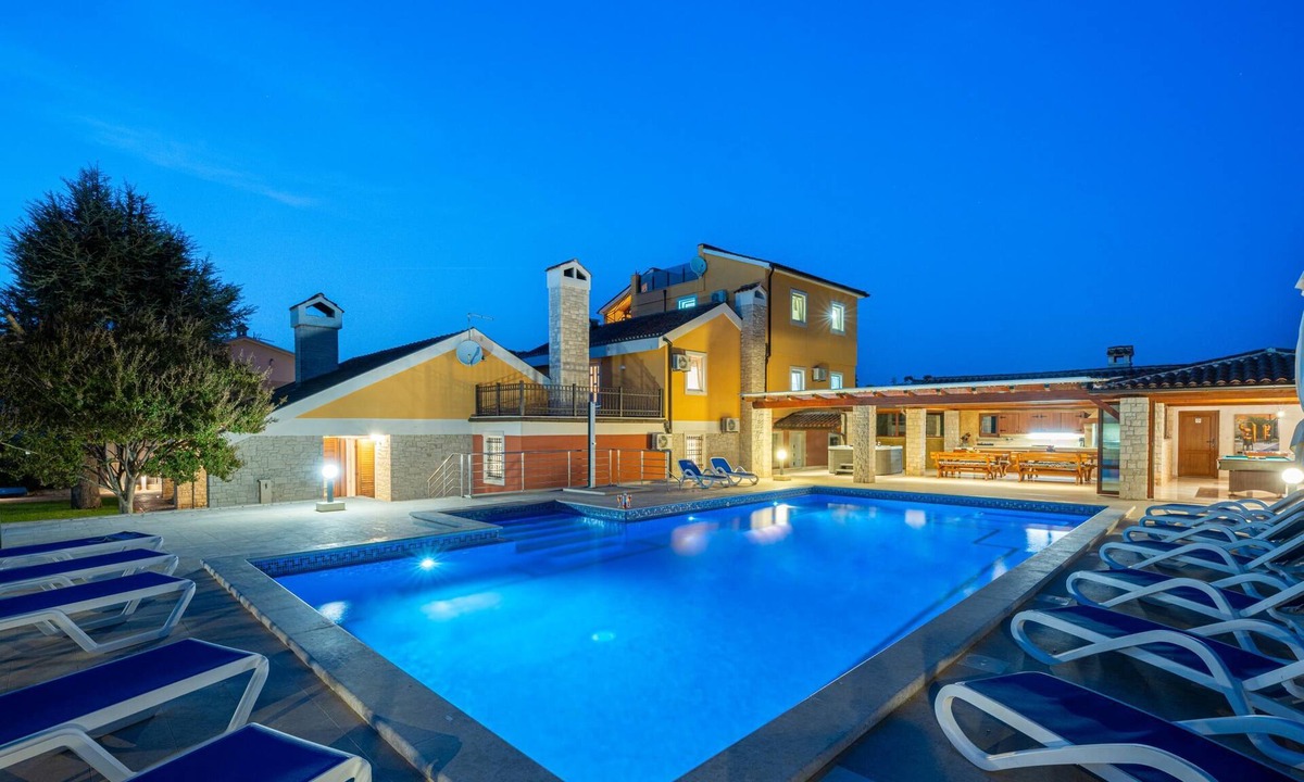 Banjole Villa | Villa Suzanne with a private pool and jacuzzi