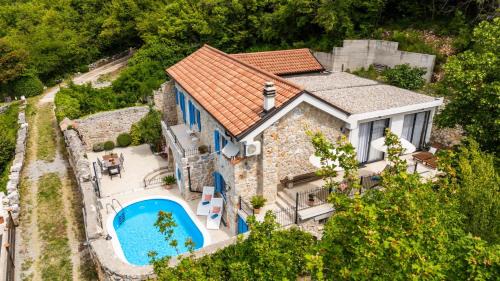 Grizane Villa | Villa Toscana - Charming stone Villa with private pool & garden