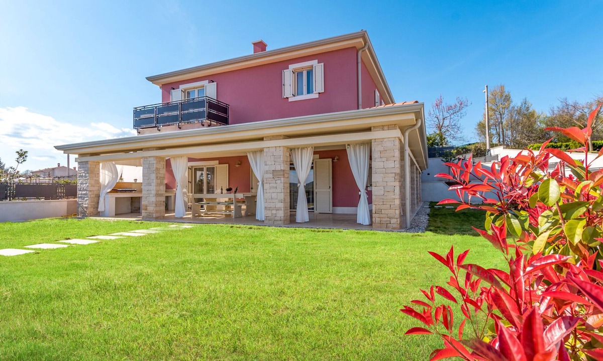 Vinez Ski Chalet | Villa Violetta up to 8 People with private Pool - at labin by 22Estates