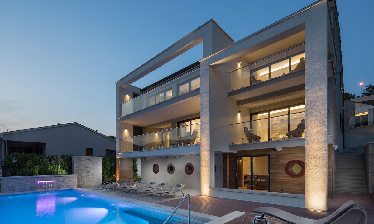 Duga Luka Villa | Villa Vlastelini II near Labin - Rabac with sea view, beachfront and wellness