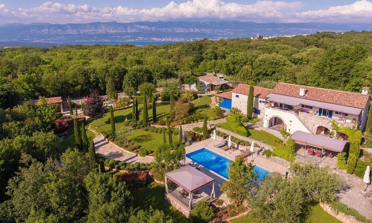 Sveti Ivan Dobrinjski Villa | Villa with Heated Pool – Peaceful Location on Krk