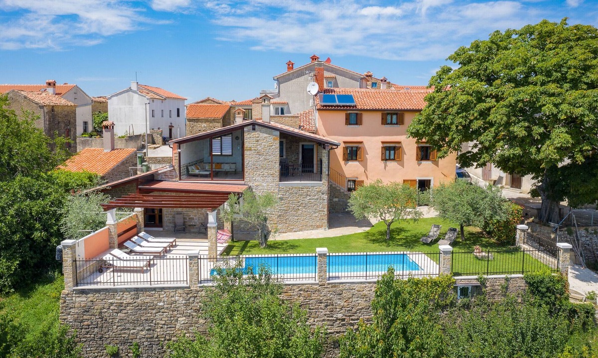 Zamask Villa | Villa Zamask for 7 people near Motovun with jacuzzi & sauna