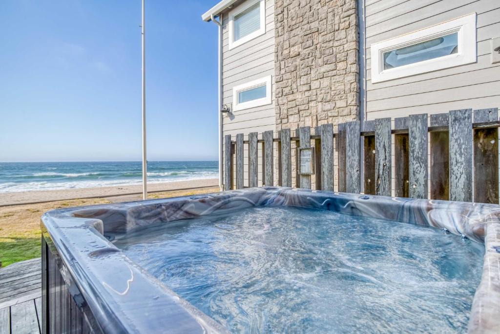 Nelscott House | Wave Watchers