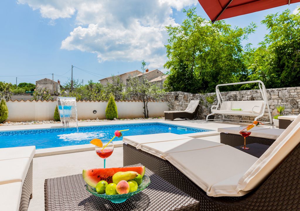 Bratulici Villa | Welcome to Villa delle Rondini, your oasis from the usual everyday life.