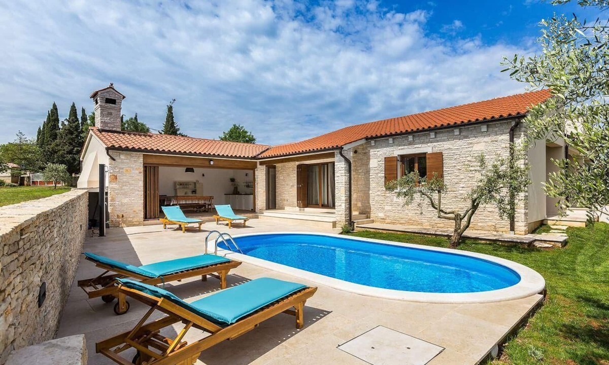 Kavran House | Whole House in Kavran with Private Pool