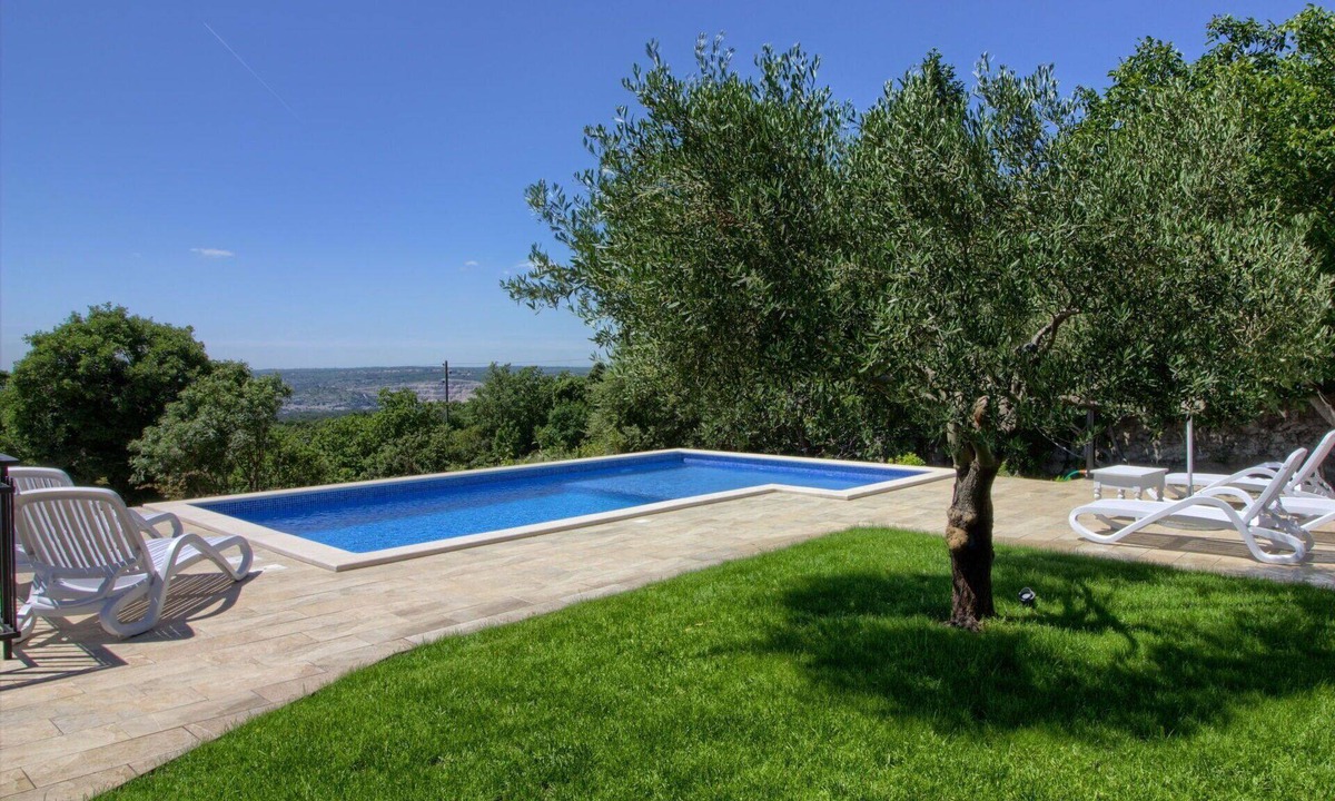 Brovinje House | Wonderful private villa for 10 people with A/C, WIFI, private pool, TV, terrace and pets allowed