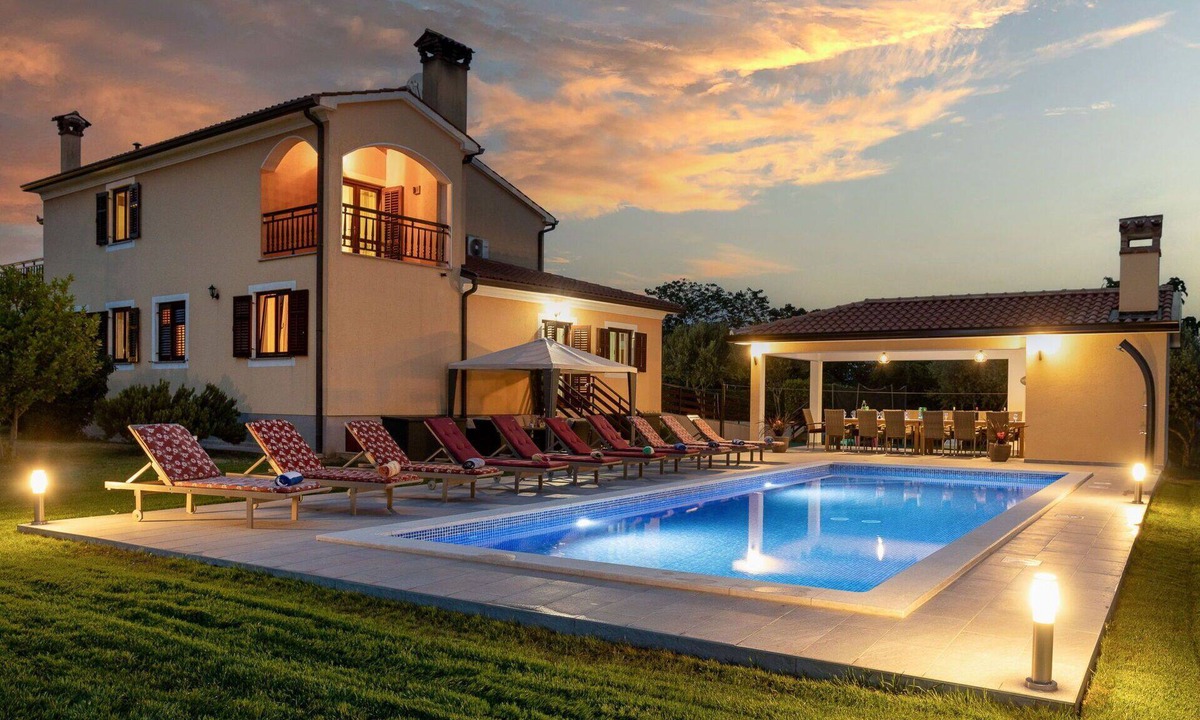 Pican House | Wonderful private villa for 13 guests with private pool, WIFI, TV and terrace