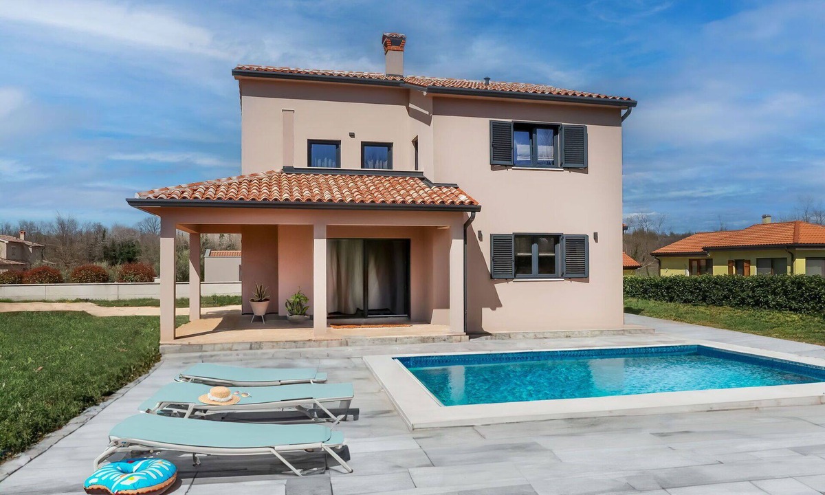 Topid House | Wonderful private villa for 8 guests with WIFI, private pool, A/C, TV and terrace