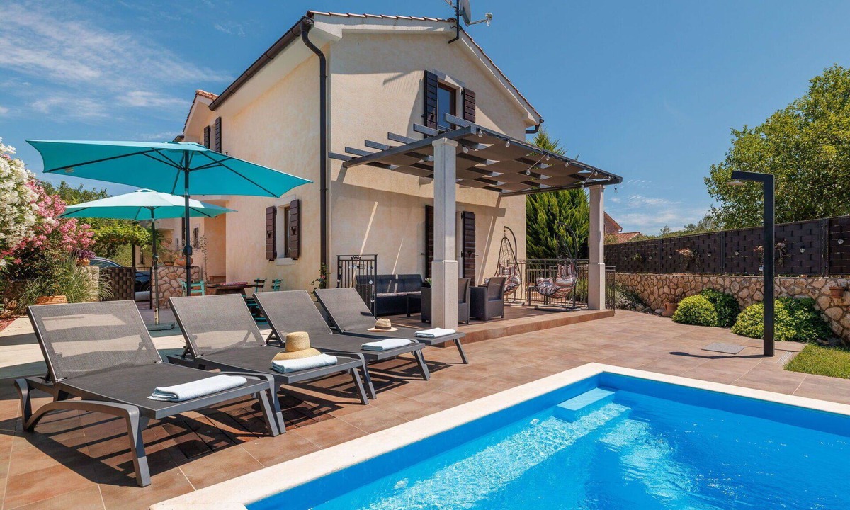 Sveti Ivan Dobrinjski House | Wonderful private villa for 6 guests with private pool, WIFI, A/C, TV, terrace and pets allowed