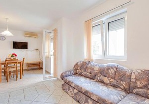 1 Bedroom Gorgeous Apartment In Marsici