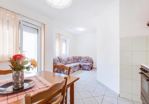 1 Bedroom Gorgeous Apartment In Marsici