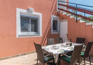 2 bedroom accommodation in Peruski