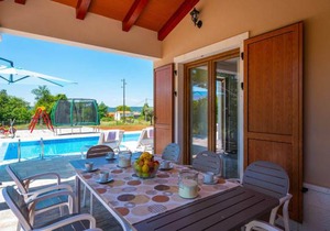3 bedroom accommodation in Paradiz