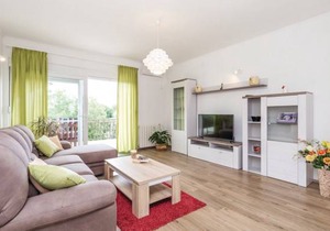3 bedroom accommodation in Jurdani