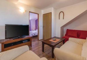 5 bedroom accommodation in Peruski