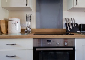 A sudeley castle cottage that sleeps 4 guests in 2 bedrooms