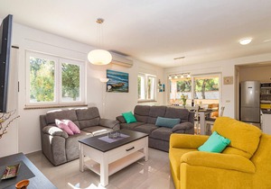 Amazing home in Pula with WiFi