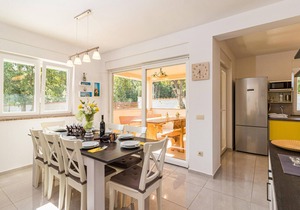 Amazing home in Pula with WiFi