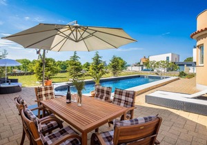 Awesome apartment in Smrika with WiFi