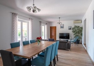 Awesome Home In Loborika