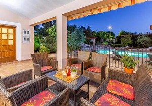 Awesome Home In Loborika