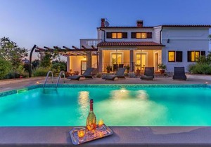 Awesome Home In Loborika