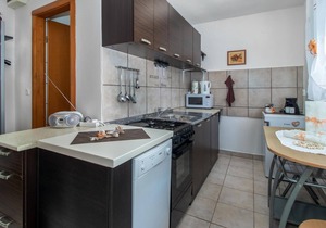 Beach front apartment in Smrika